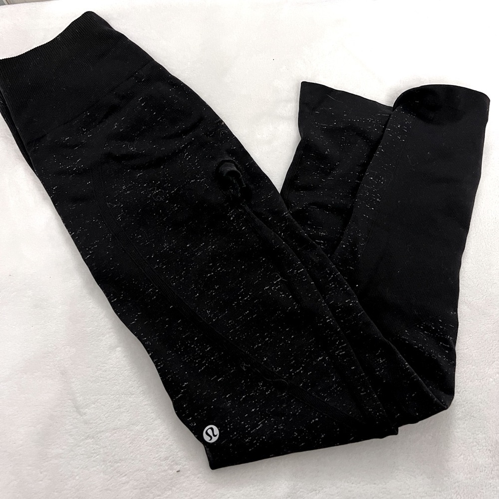 Lulu lemon black detailed leggings size 6